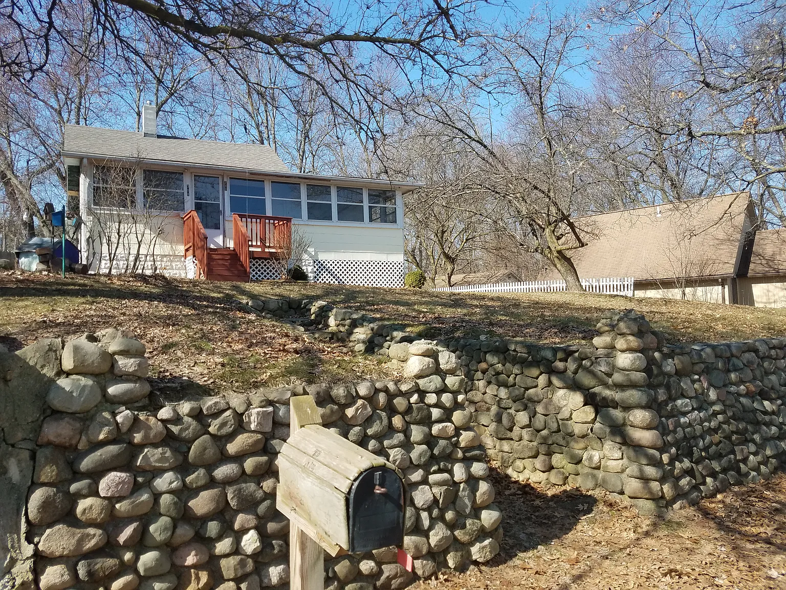 711 King Cir photo 1