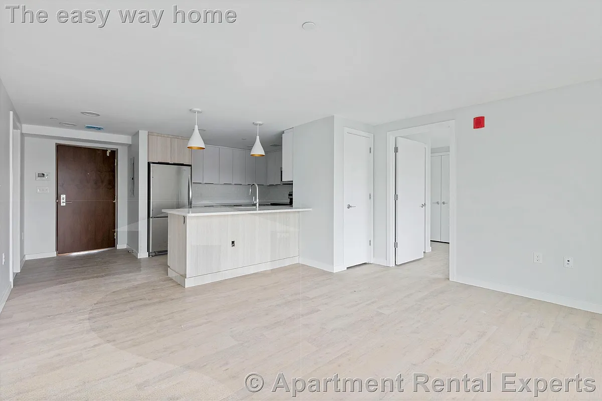 Building Photo - 10 Soden St #407