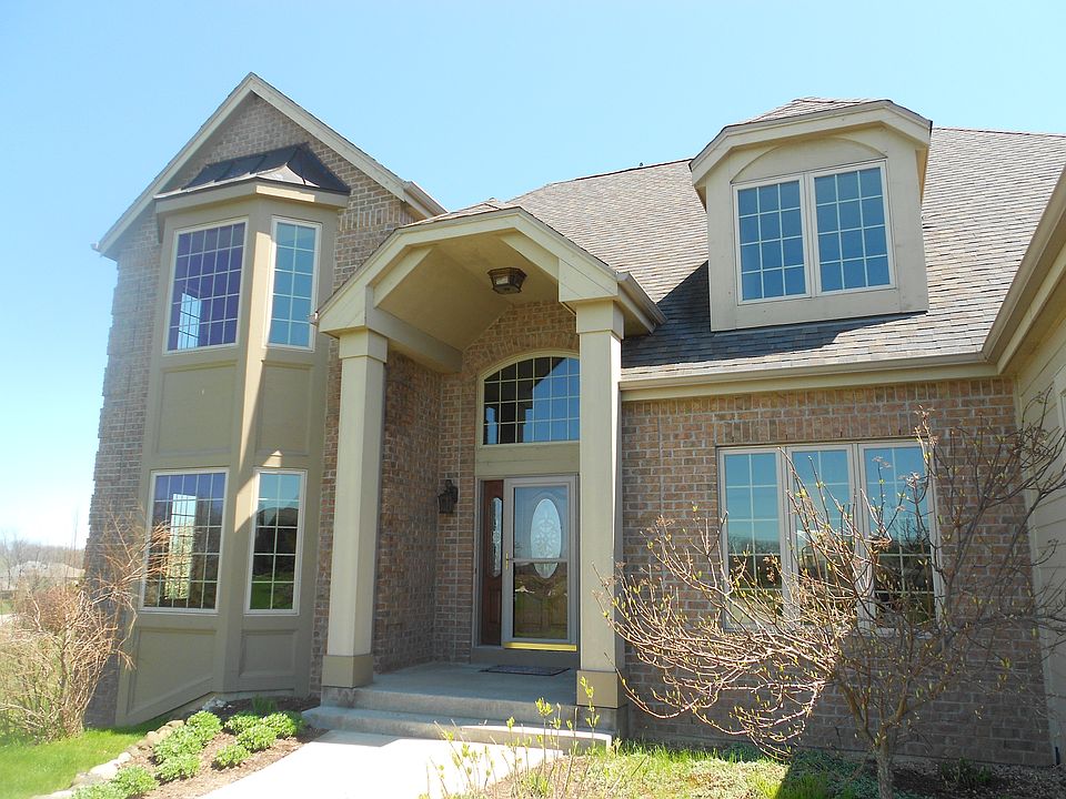 Welcome Home! on 1 Acre Lot