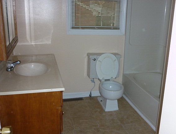 3rd image of 704 Walker St