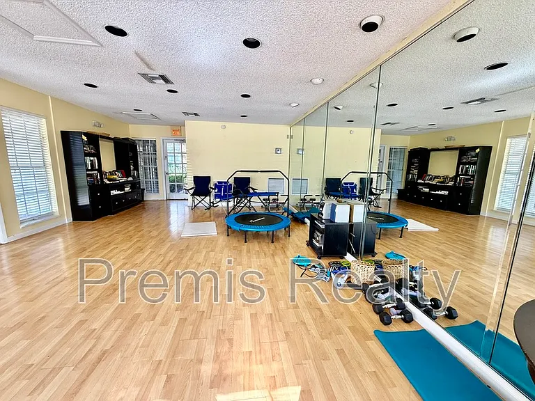 2500 Winding Creek Blvd #H202 — Photo 29