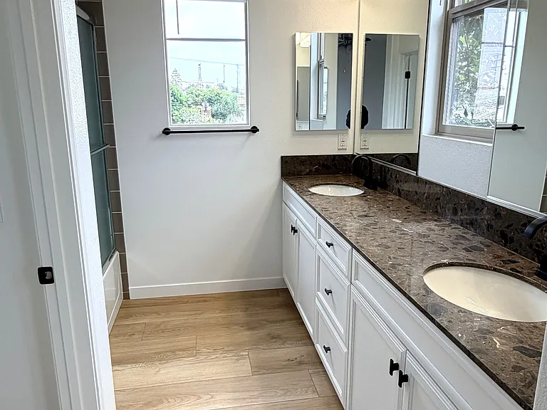 3rd Floor - South Bathroom