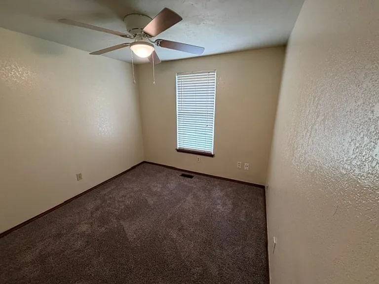 2124 Lonnie Ln — Photo 9
