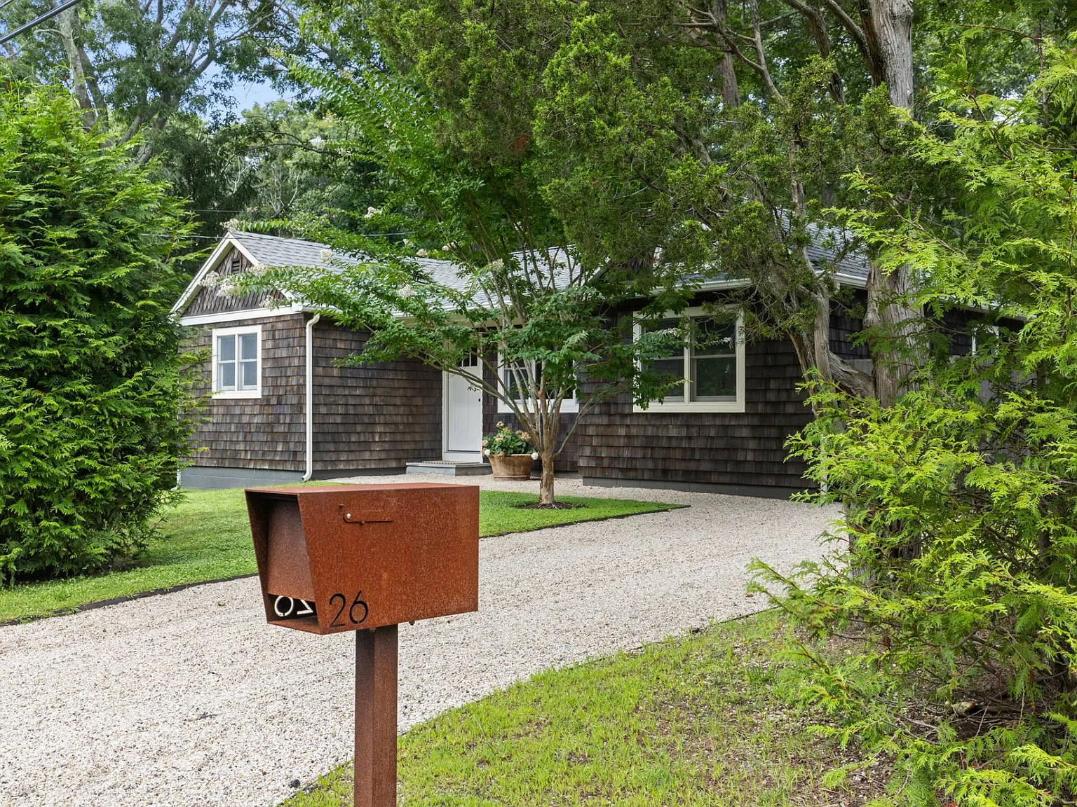 Mid Century Modern Cottage — Photo 1