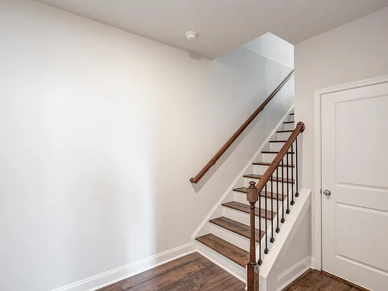 1290 Ainsworth Aly #1 — Photo 8
