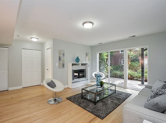 3rd image of 6423 N Damen Ave APT 1E