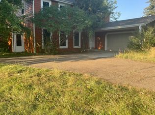 401 Oakfield Dr, Bismarck, ND 58503