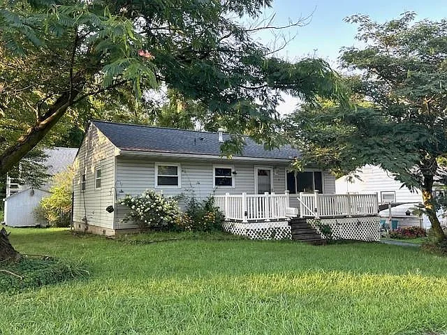 3 Van Wyck Drive photo 1