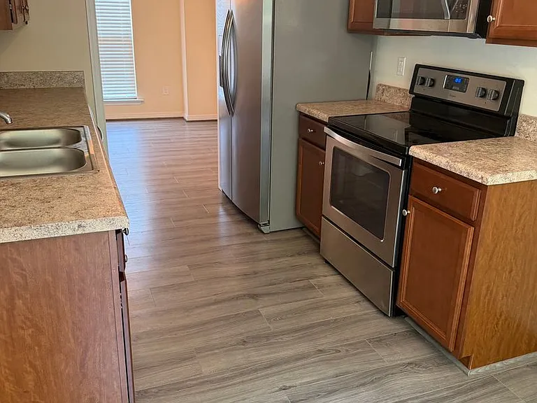4307 Twisted Oak Dr — Photo 8