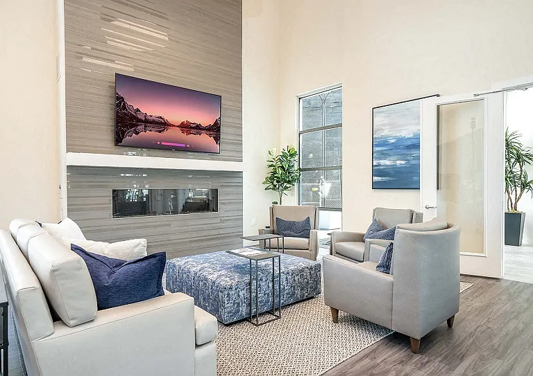 HUB APARTMENTS — Photo 3