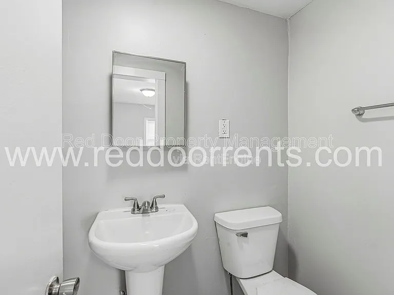 4320 E 30th St — Photo 11