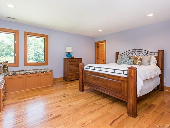 5th image of 6409 Chatham Dr