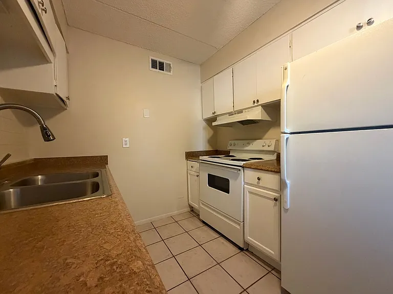 809 E Vogel Ave — Photo 6