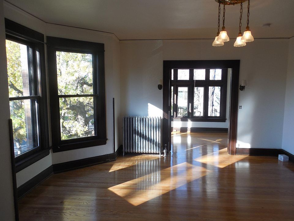 Livingroom & corner solarium 