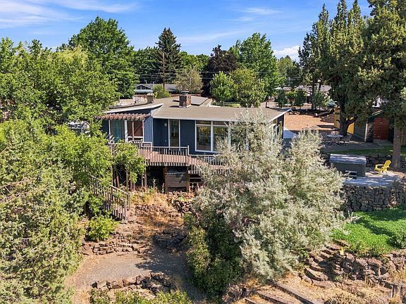 2nd image of 655 NW Canyon Dr