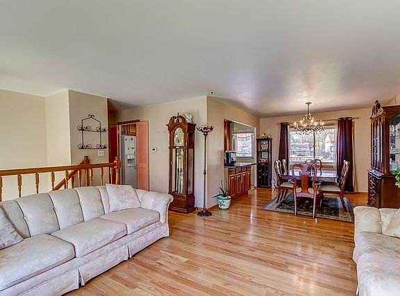 3rd image of 414 Sherwood Dr