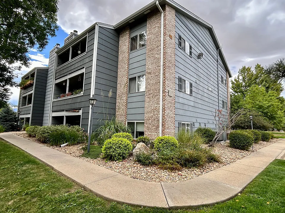 4654 White Rock Cir #8