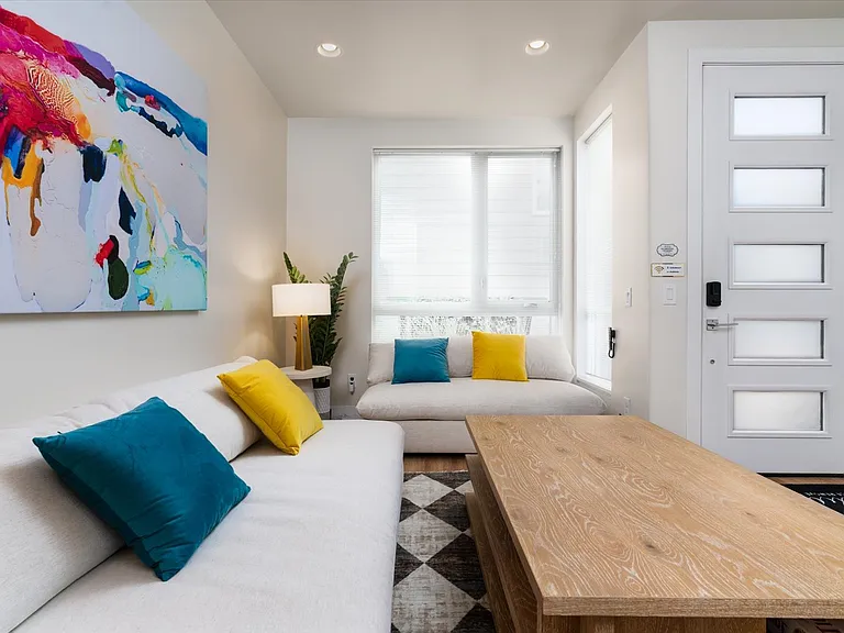 2218C Franklin Ave E #C — Photo 10