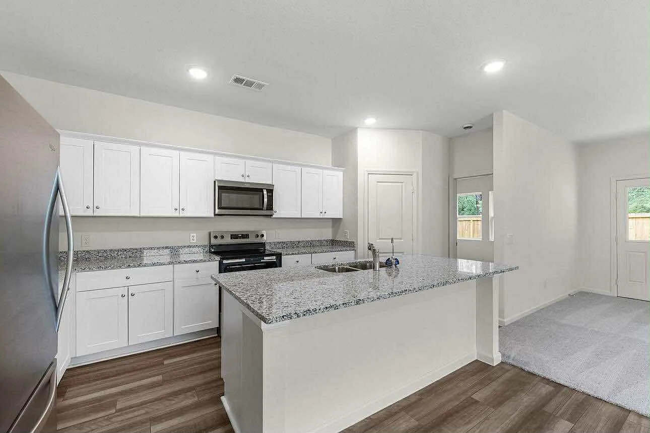 4 bed, 1912 sqft, $3,300 — Photo 4