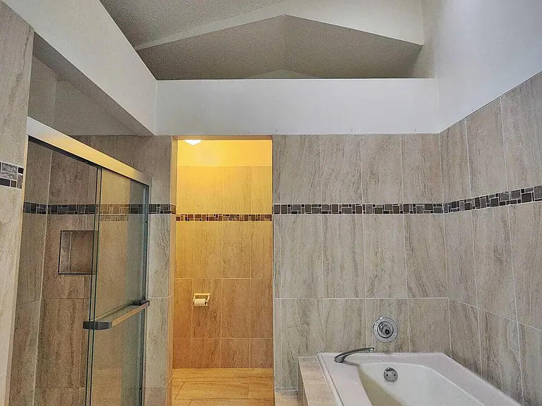 7705 Forest Green Ln — Photo 23