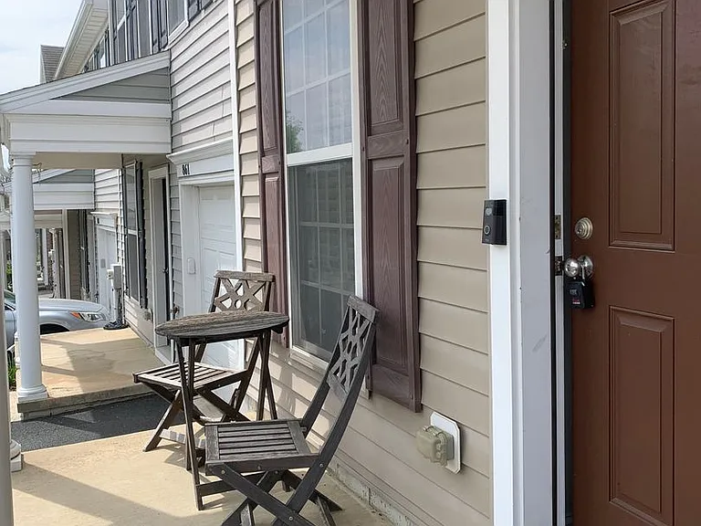859 Fawn Ln — Photo 6