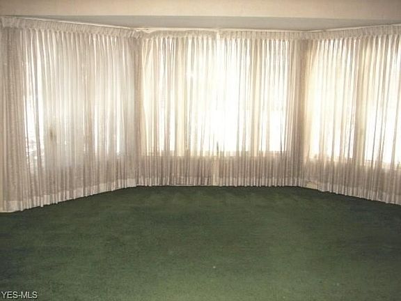 3rd image of 90 Lake Edge Dr