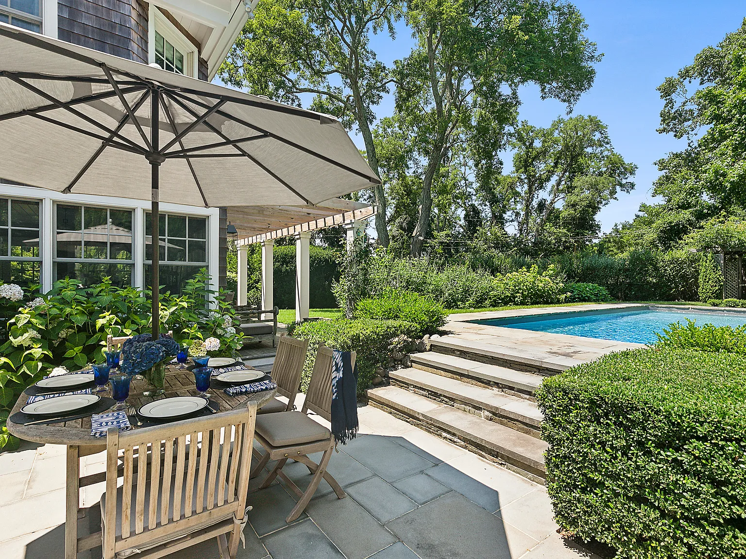 Tranquil and Private Hamptons Retreat — Photo 4