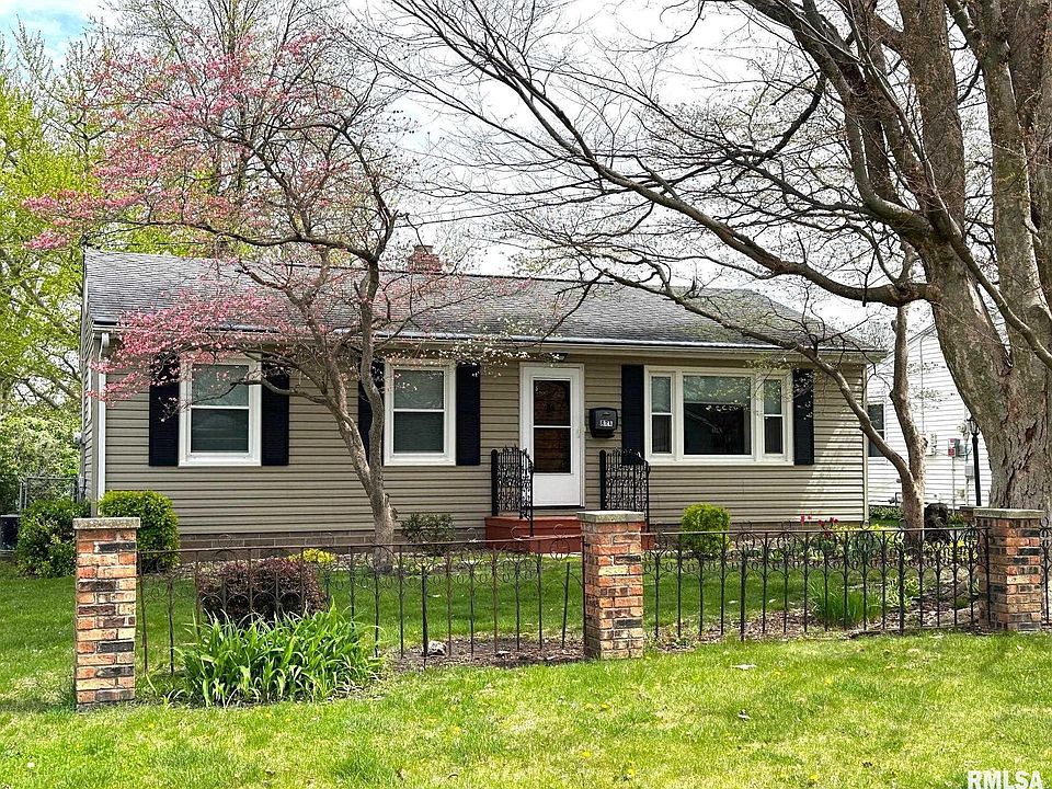1st image of 821 Lawrence Ave