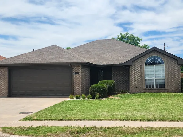5402 Long Leaf Dr, Wichita Falls, TX 76310