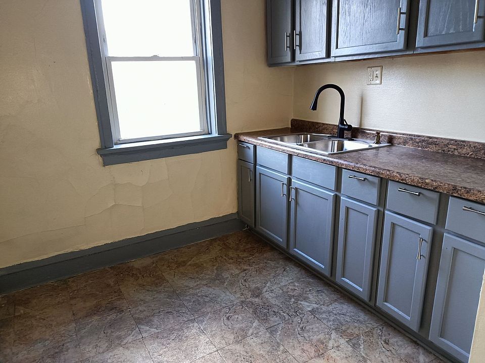 1st image of 3112 W Glendale Ave APT 4