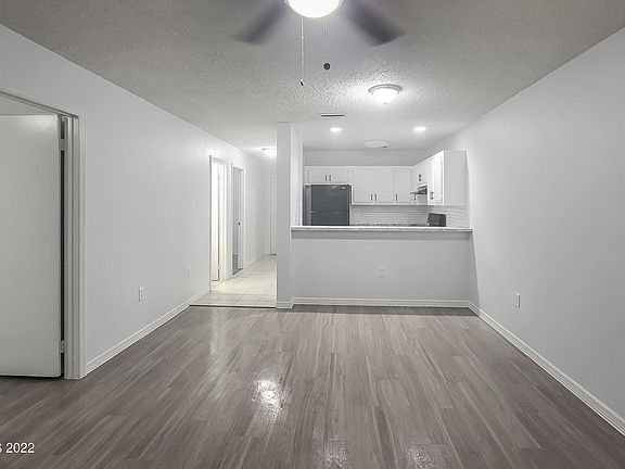 5th image of 3165 South St