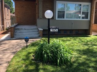 9025 S Oglesby Ave, Chicago, IL