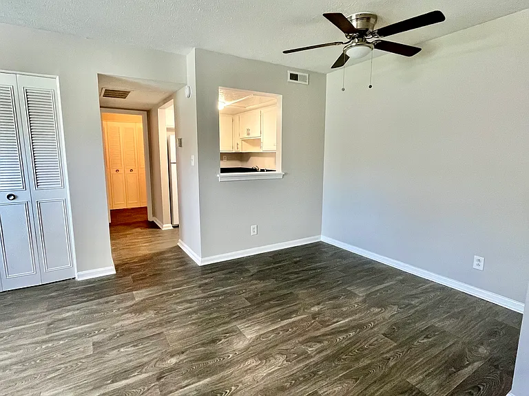 9900 Merioneth Dr #4 — Photo 5