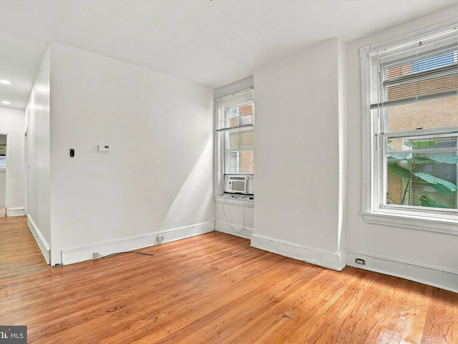 3 bed, 1.0 bath, 1598 sqft, $2,250 — Photo 4