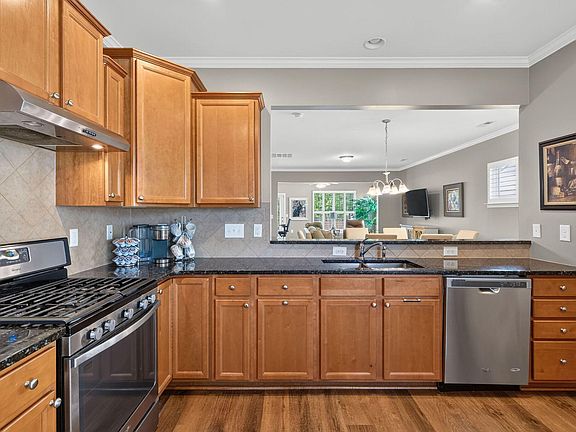5th image of 209 Rosedale Creek Dr