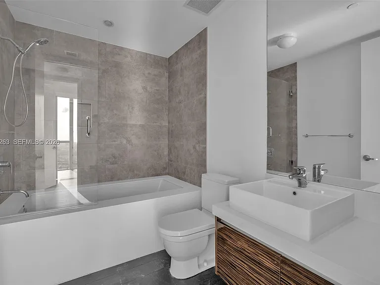 1100 Biscayne Blvd #4308 — Photo 33