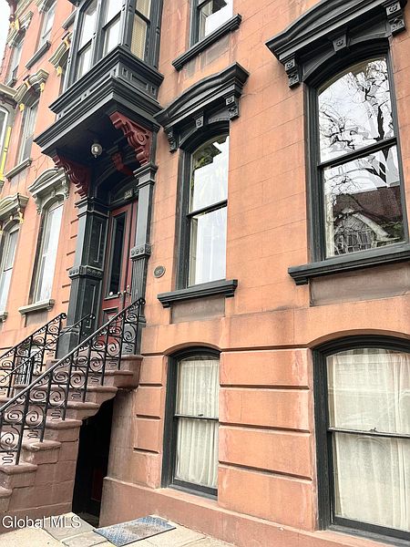 3rd image of 223 Lancaster Street