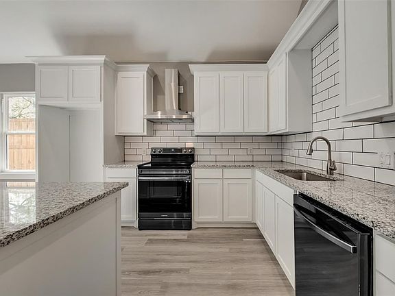 4th image of 4215 Fernwood Ave
