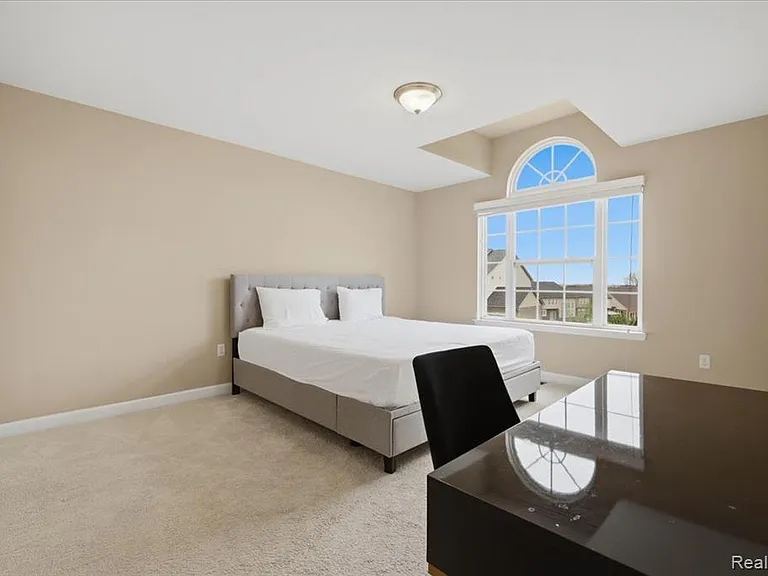 1114 Wales Dr — Photo 28