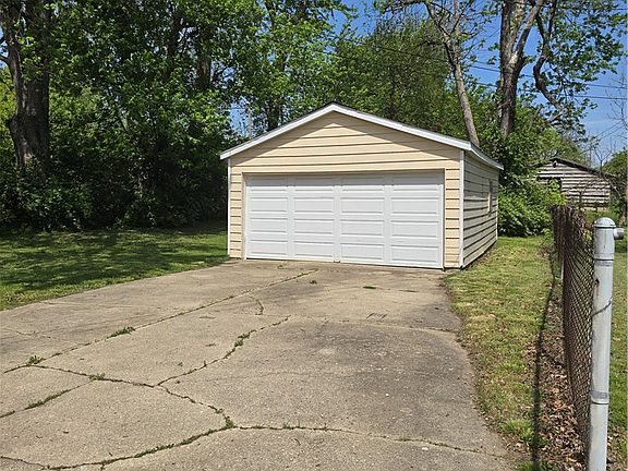 3rd image of 2315 Rector Ave