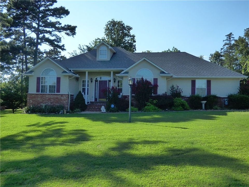 1st image of 1320 Shady Oak Ln