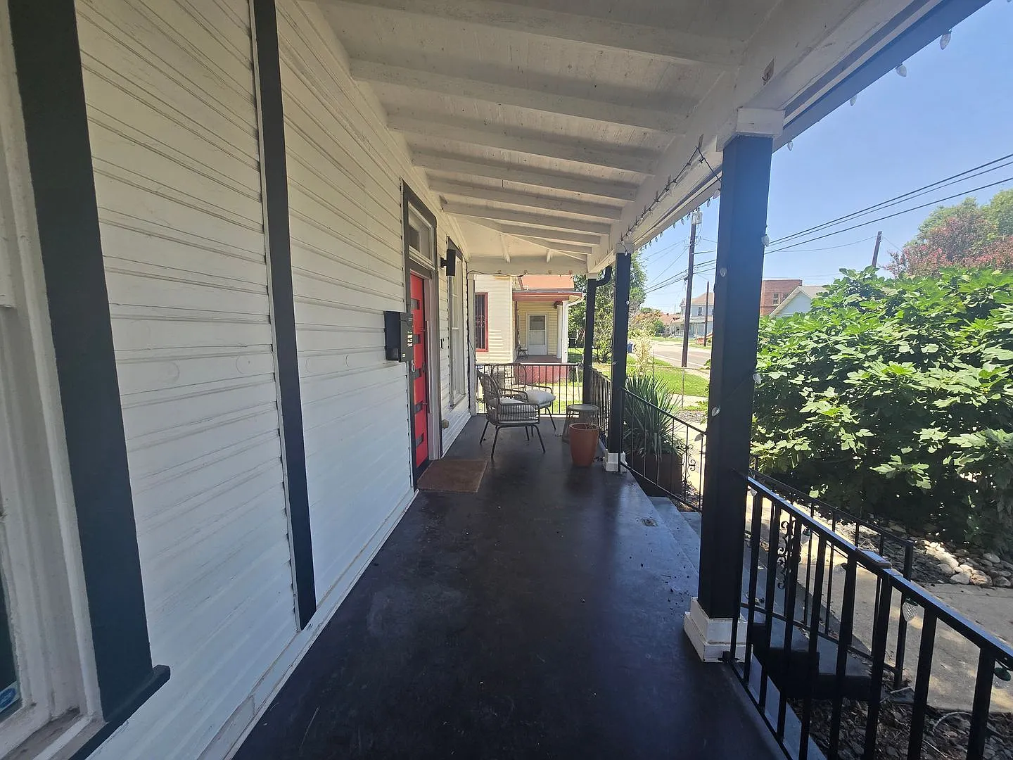 Beautiful Renovated Historical Home by Downtown SA! — Photo 3