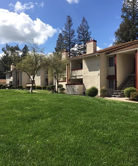 Villa Serena Apartments — Photo 3