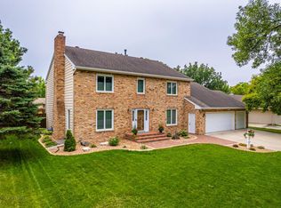 101 Meadowlark Ln N, Fargo, ND 58102