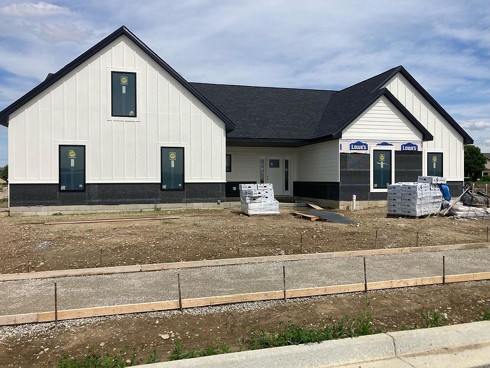 1st image of 990 Rosenthal Dr