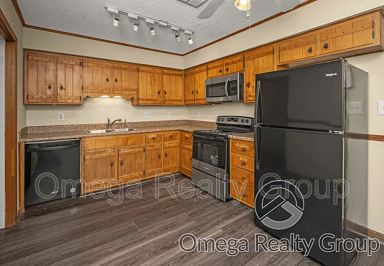 5827 Darien Dr — Photo 28