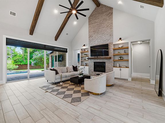 3rd image of 1019 Country Way