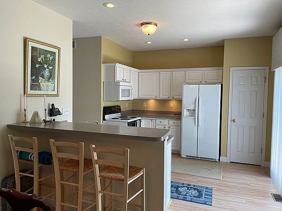 4th image of 605 Lynn Dr
