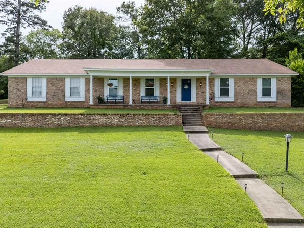 312 Horseshoe Dr, Kilgore, TX 75662
