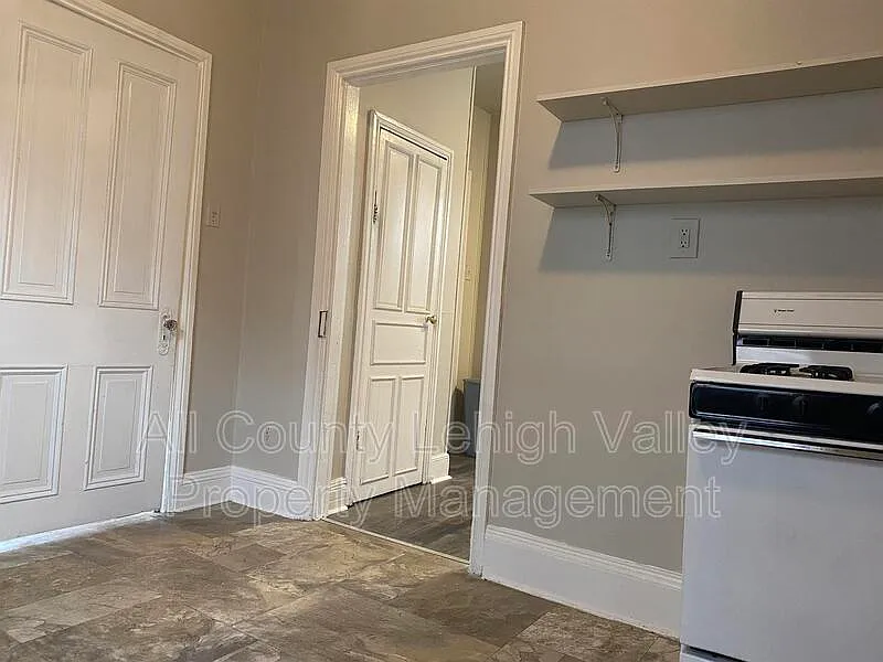 3 bed, 1.0 bath, $1,545 — Photo 3